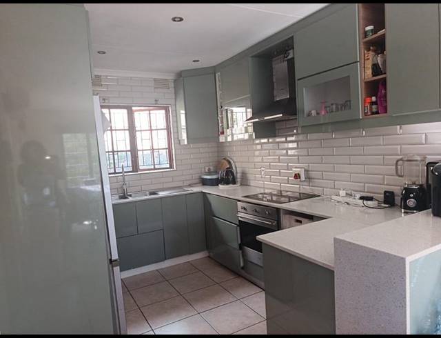 3 BEDROOM PROPERTY TO RENT IN SEA VIEW